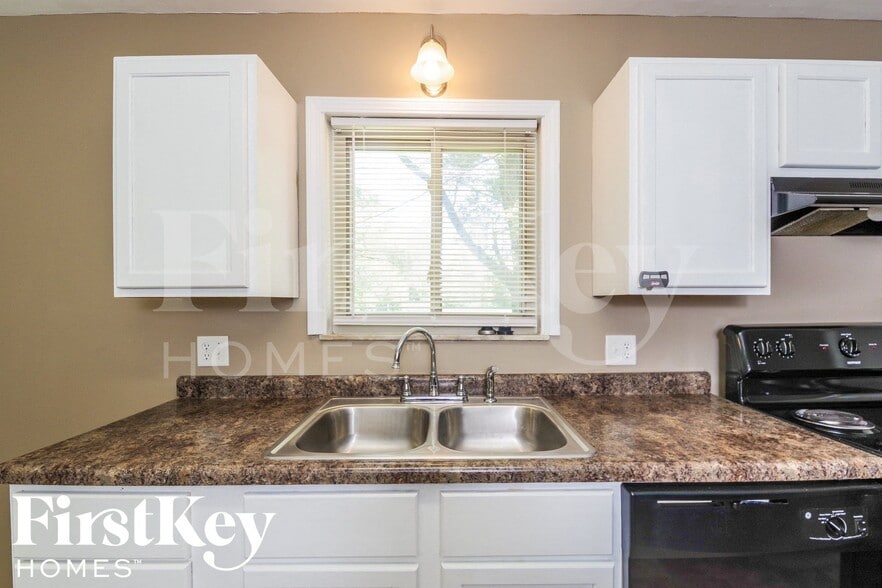 Building Photo - 3880 W Smith Valley Rd