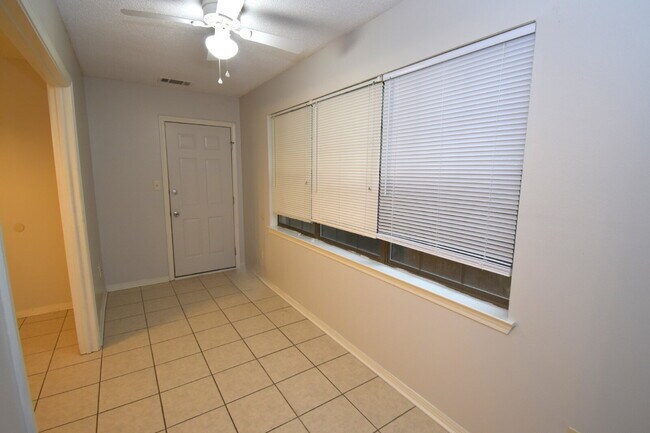 Building Photo - Charming West Pensacola Townhome – 2BR/2BA...