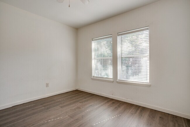 Building Photo - 3211 Montague St