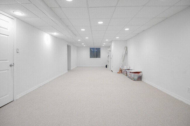 Building Photo - 549 Ivory Ln