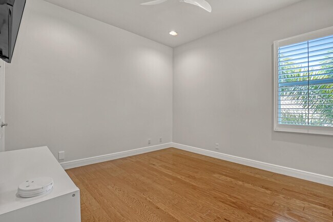 Building Photo - 6464 Bellamalfi St