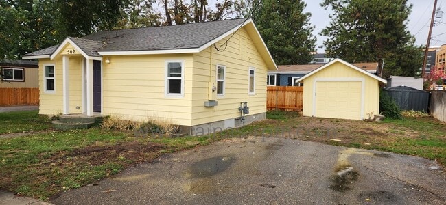 Building Photo - 502 E 40th St