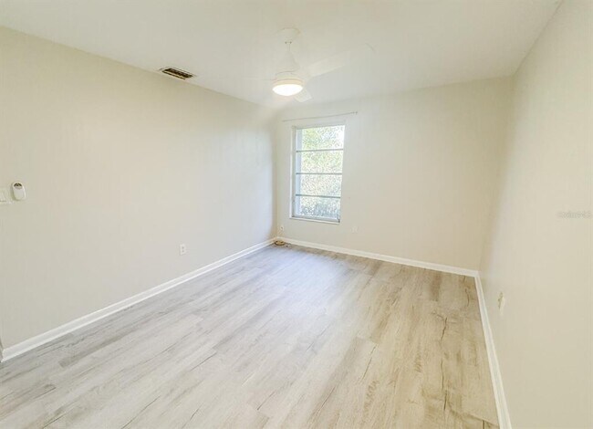 Building Photo - 2417 Magdalina Dr