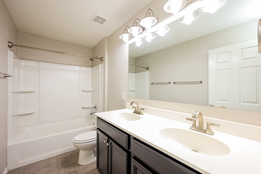 Building Photo - 10502 Castello Canyon