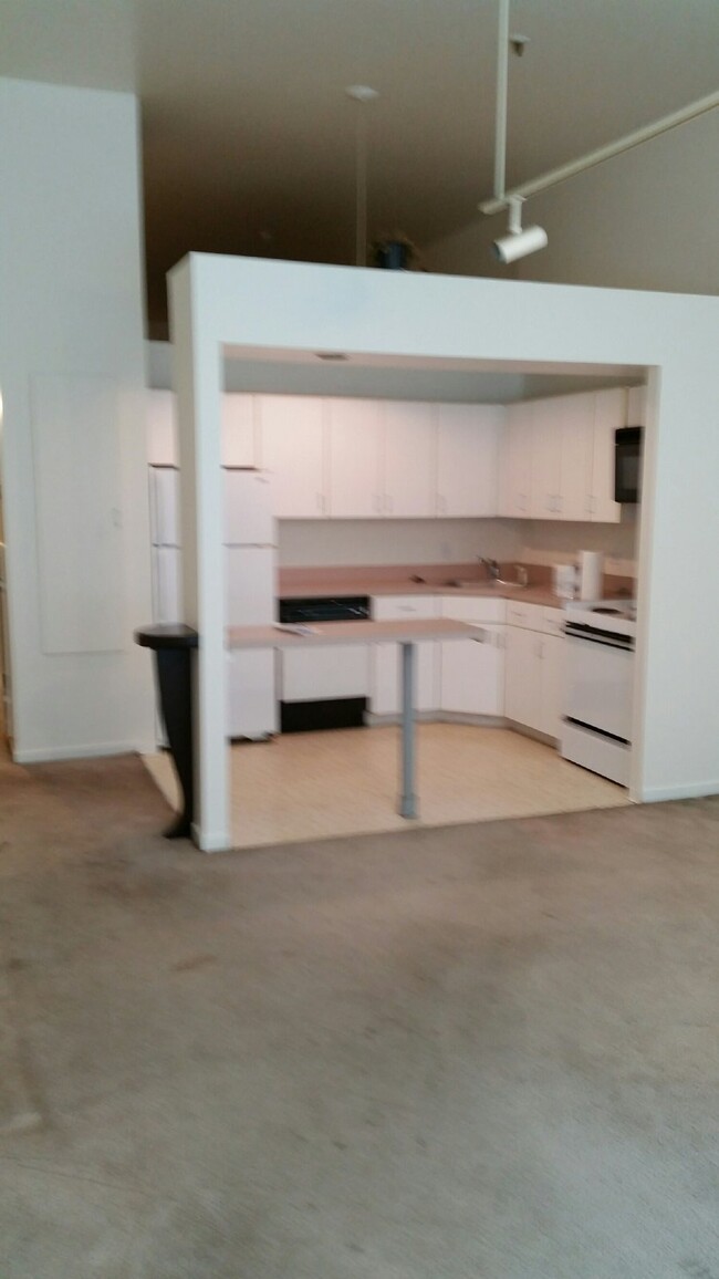 Building Photo - Neusteters Loft - 1 Bedroom - (720-16th#304)