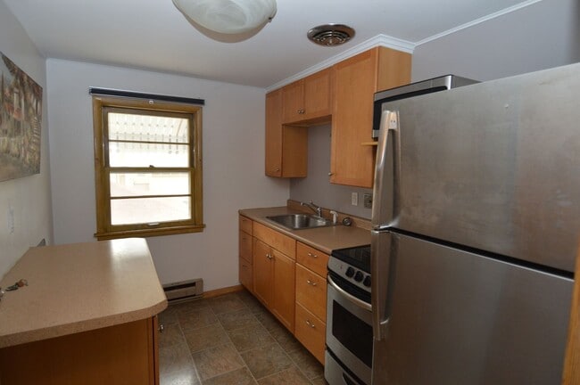 Building Photo - 2327 University Ave