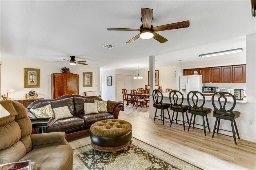 living room - 925 Palm View Dr