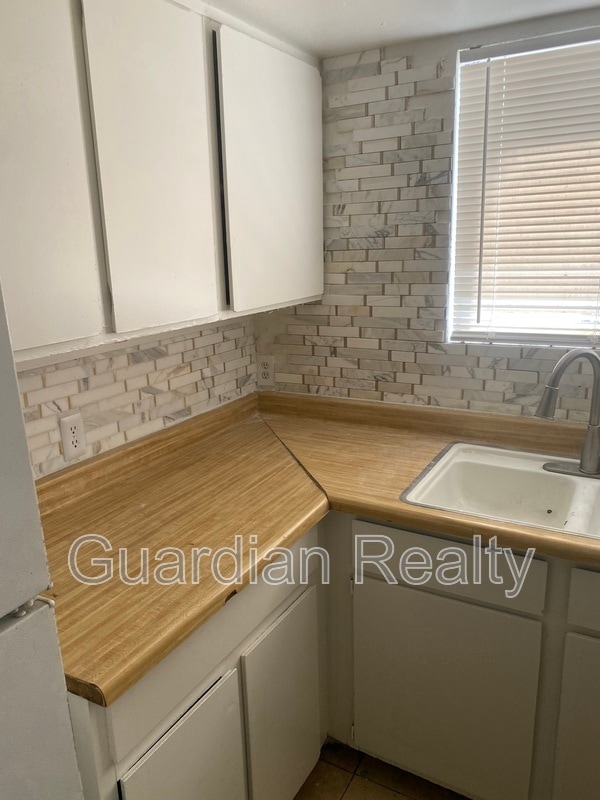 Building Photo - 2125 Exeter Dr