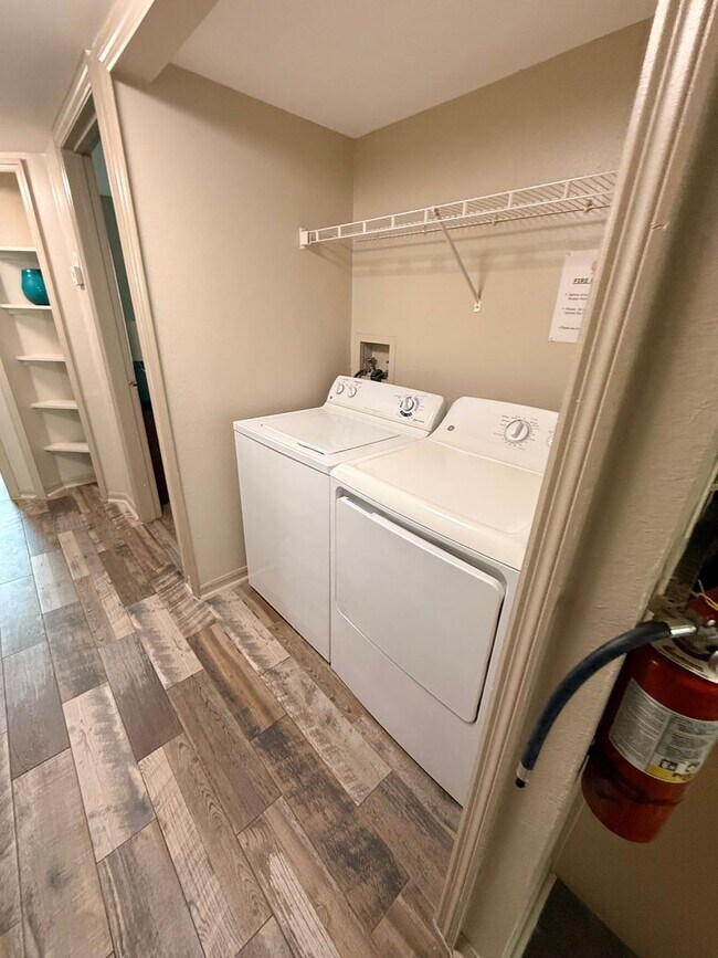 Building Photo - 2490 Sweetwater Club Cir