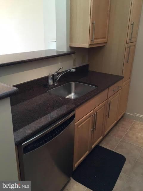 Building Photo - 11770 Sunrise Valley Dr