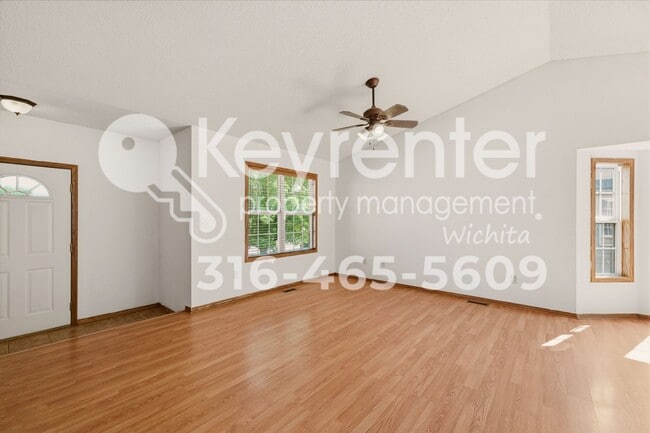 Building Photo - 827 S Sunset Cir