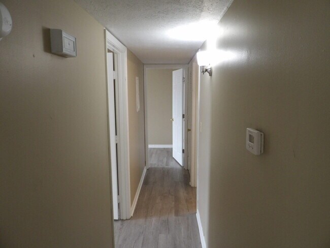 Building Photo - 140 Landings Dr