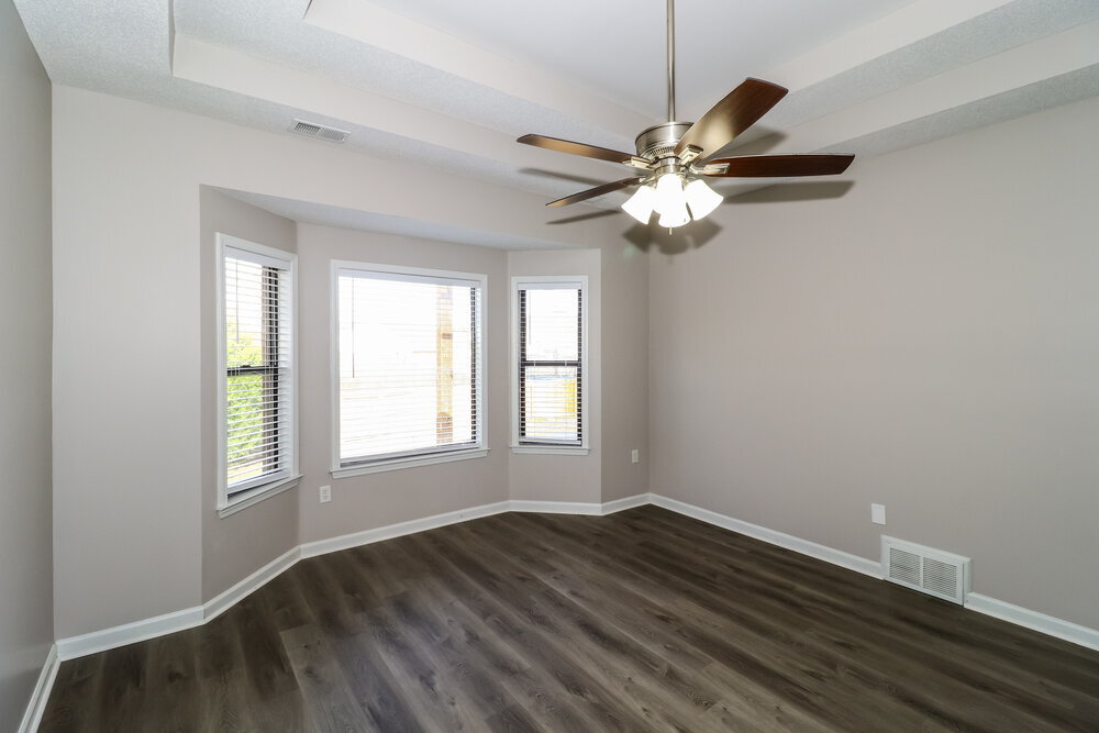 Building Photo - 300 Mossy Springs Dr
