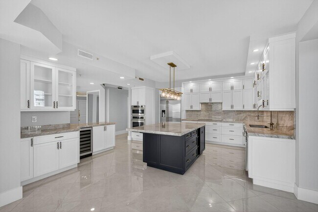 Building Photo - 5150 N Ocean Dr