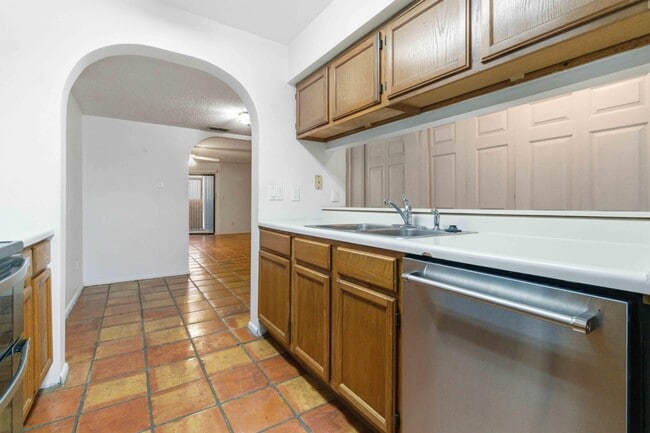 Building Photo - 2107 Hidden Grove Ln