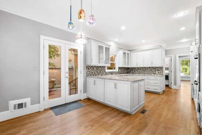 Building Photo - 459 Ivy Park Ln NE