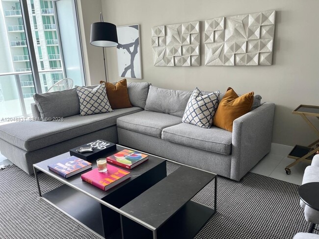 Building Photo - 1300 Brickell Bay Dr