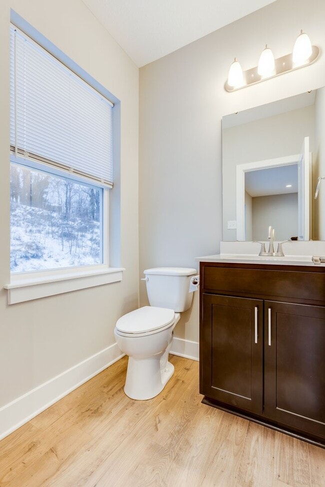 Building Photo - 3 Bedroom End Unit Townhouses in Franklin ...