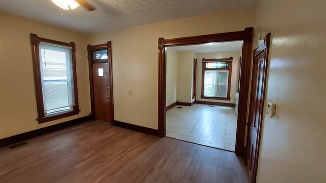 Building Photo - 118 King Ave