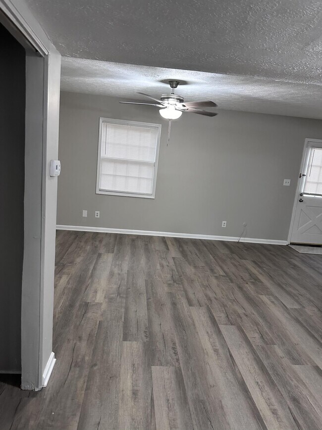 Building Photo - 185 Eaglewood Way
