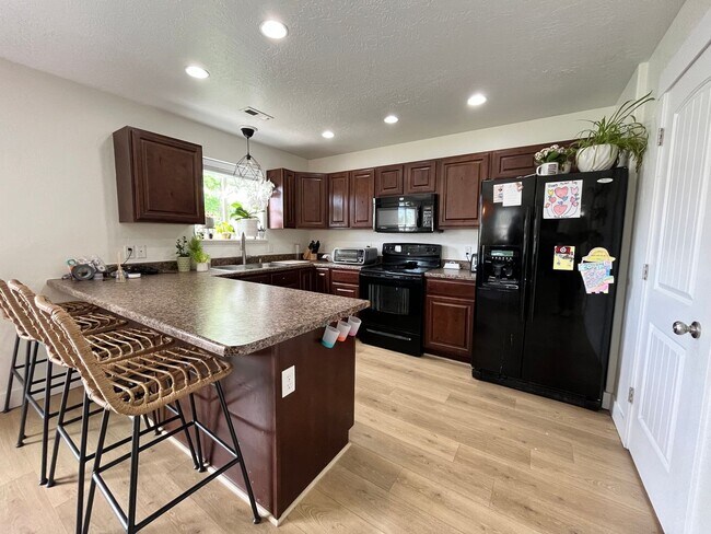 Building Photo - 2049 S Meadow Marsh Dr