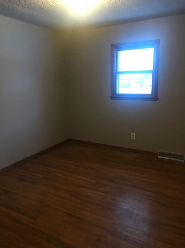 Building Photo - 3 Bedroom, 1.5 Bath - Single Family home in Baxter
