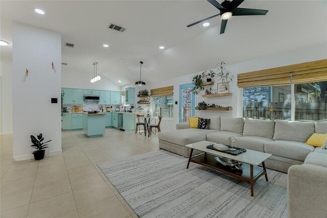 Building Photo - 10916 Sierra Oaks