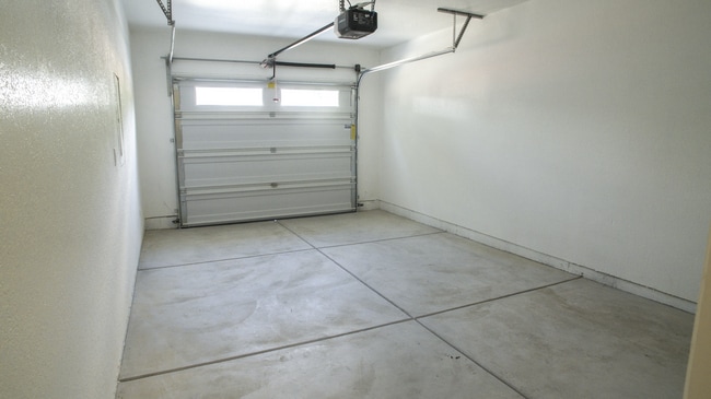 Building Photo - Open Floor plan 2 Bed 2 Bath Close to Downtown Jacksonville