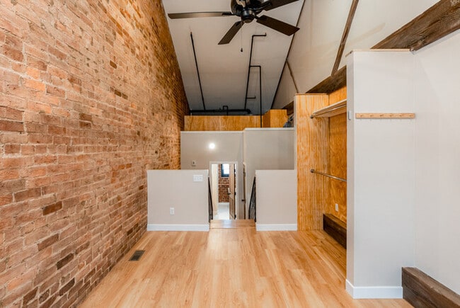 Building Photo - 225 Old South High St