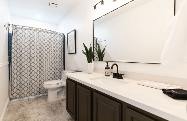 Building Photo - Tempe Beauty! 2199 Sq Ft 4 bedroom 2 bath ...