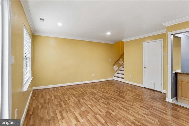 Building Photo - 2867 Shepperton Terrace