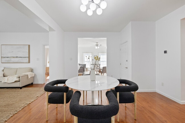 Building Photo - 163 Silver Lake Rd