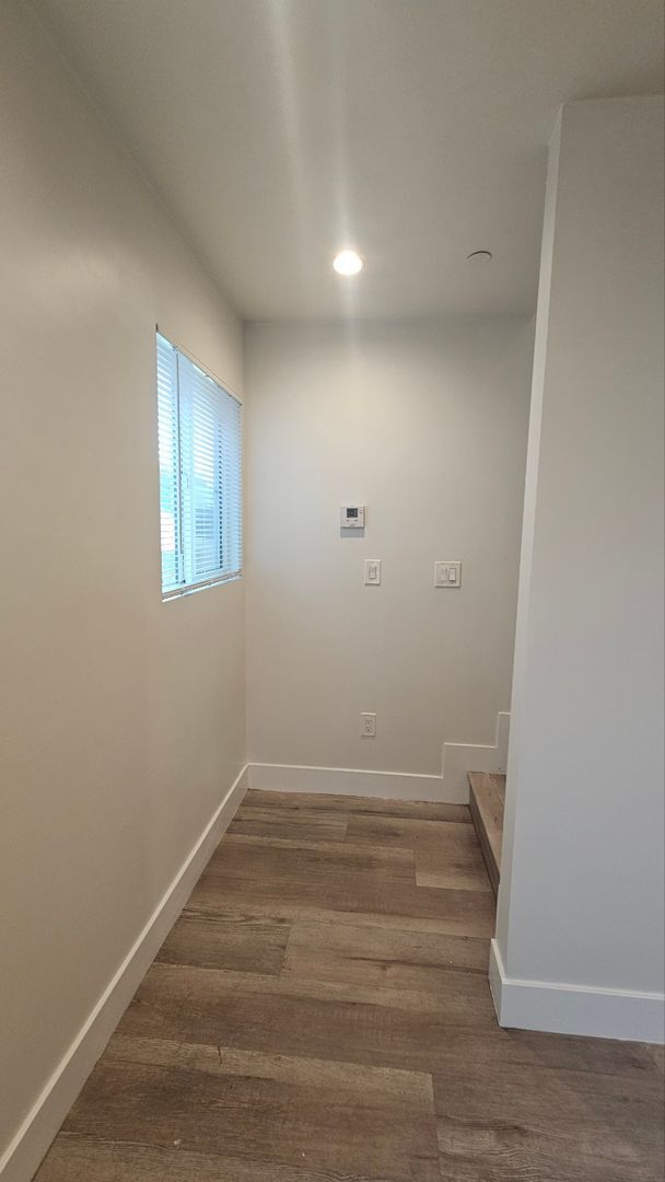 Building Photo - 10960 Avalon Blvd