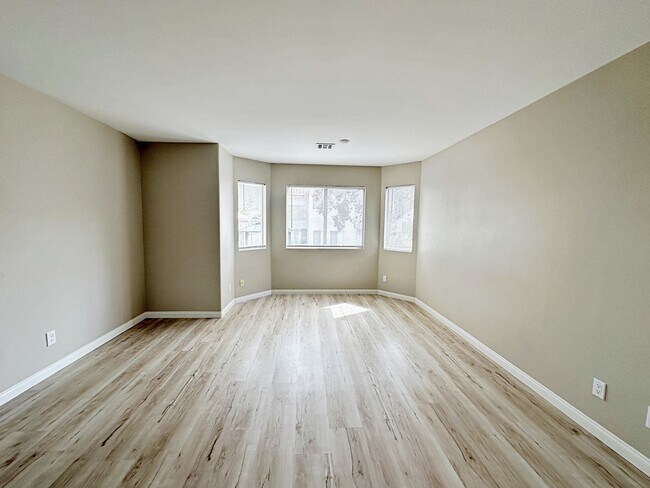 Building Photo - REMODELED 3 BEDROOM HOME IN SOUTH SHORES