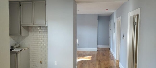 Building Photo - 19 Irving Ct