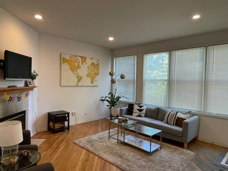 SEPERATE BIG LIVING ROOM - 2529 N Marshfield Ave