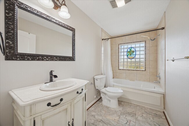 Building Photo - 709 Gale St