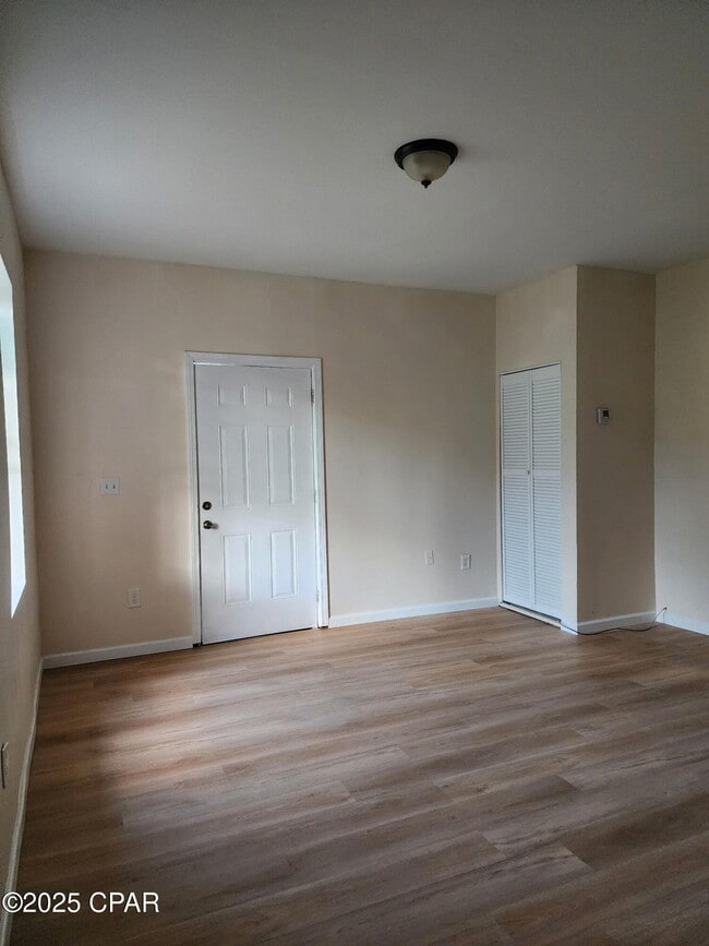 Building Photo - 705 Satsuma Ave