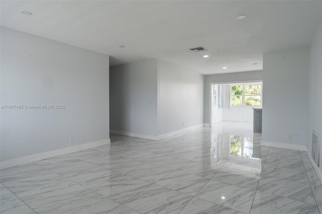 Building Photo - 2401 SW 11th Ave
