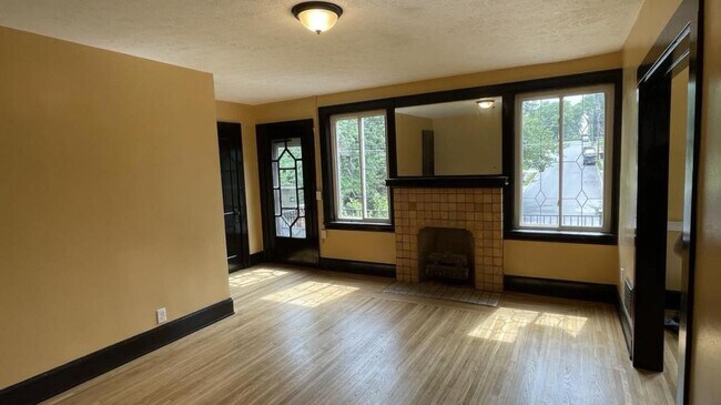 Building Photo - 933 Rutledge Ave
