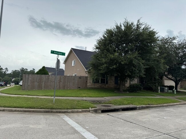 Building Photo - 832 Belvedere Dr