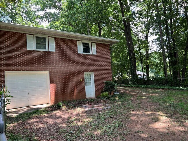 Building Photo - 3170 Douglas Ln