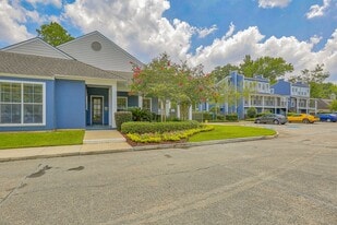 Building Photo - Fairway View