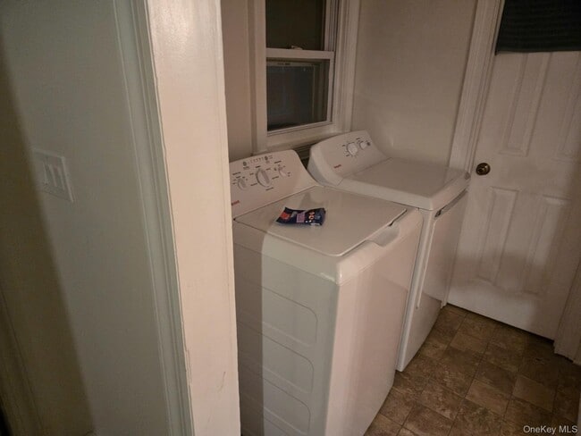 Building Photo - 665 NY-32