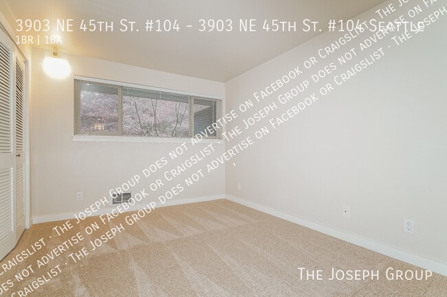 Building Photo - 3903 NE 45th St