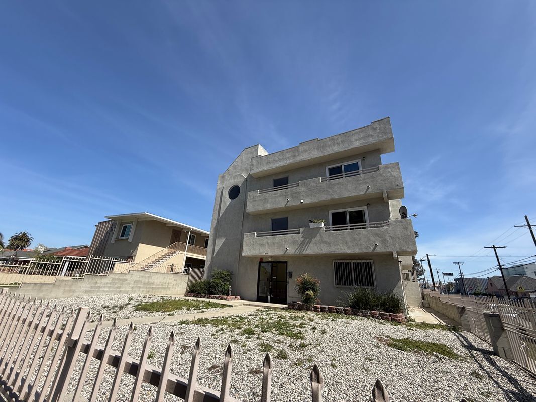 Building Photo - 400 N Hobart Blvd