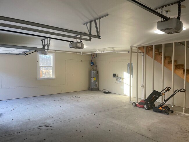 Building Photo - Historic Home 3BR / 2BA Detached Garage, W...
