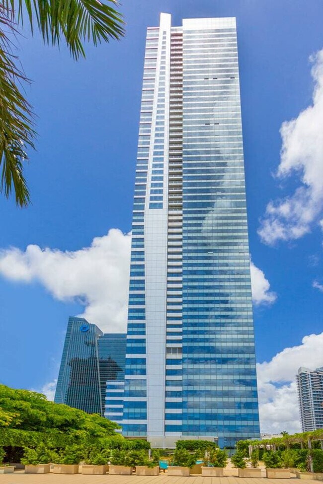 Building Photo - 1441 Brickell Ave