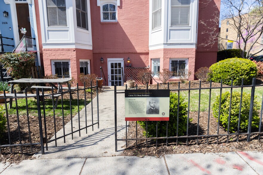 Building Photo - 1700 V St NW