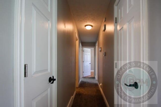 Building Photo - Discover this 3- Bd, 2.5-Ba Omaha, NE,